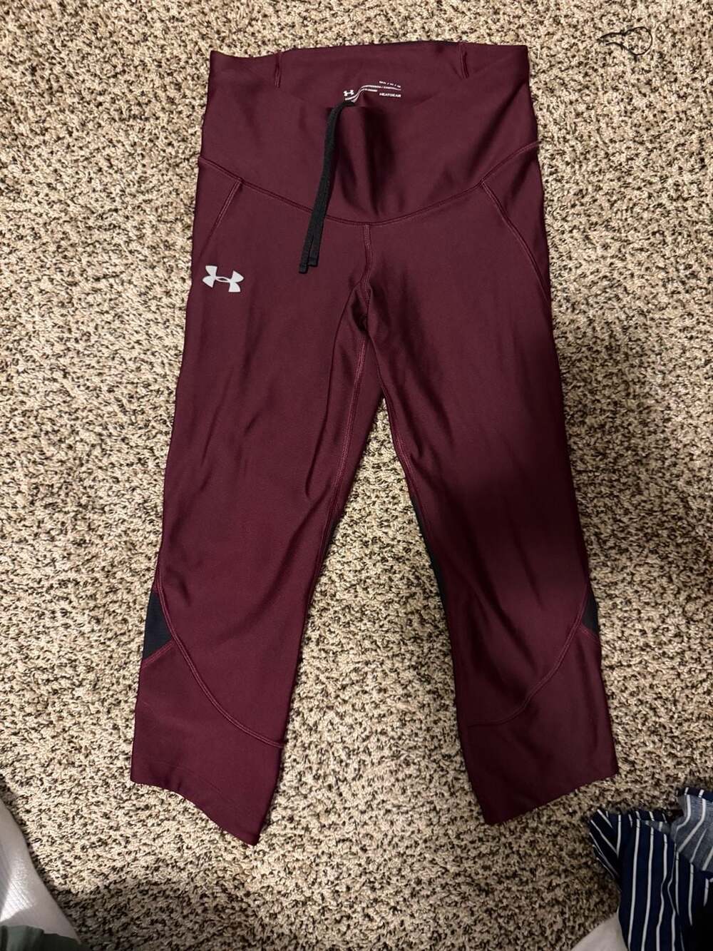 Under Armour HeatGear Compression Capri Leggings Maroon Size Medium